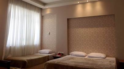 اتاق سه تخته هتل زنبق یزد اتاق سه تخته هتل زنبق یزد